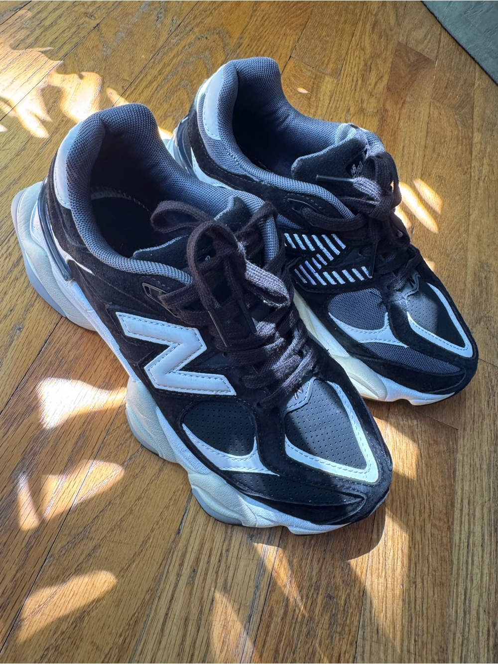 New Balance 9060 Black/White Sneakers – Men’s 6.5 / Women’s 8 - Picture 3 of 6
